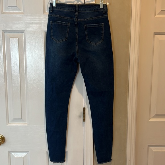 High Waisted Dark Wash Distressed Jeans in Size M. - Picture 2 of 6